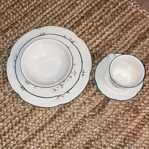 RARE Pfaltzgraff Winterberry Christmas Replacement plates bowls dishes cups USA